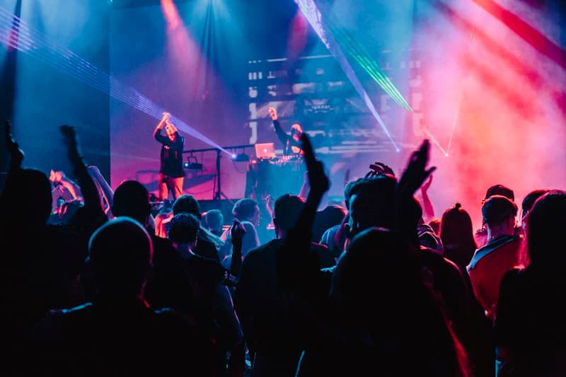 Music & Entertainment